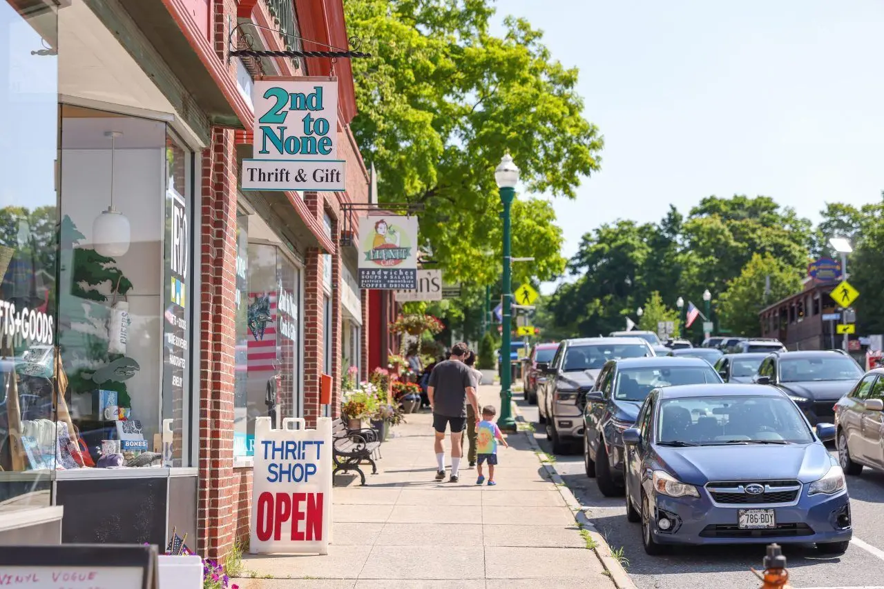 Main Street in Ellsworth, Maine, with small businesses and shops that rely on managed IT services to stay connected, efficient, and secure.